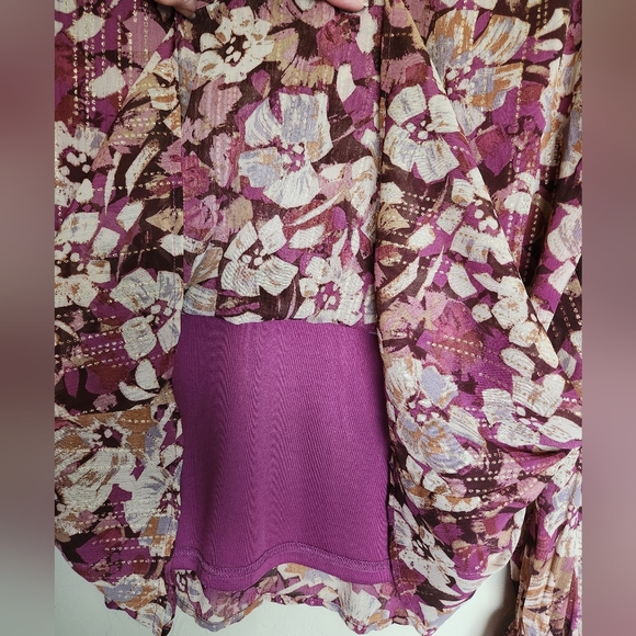 Emily Wonder Women's Floral Blouse - Picture 8 of 9